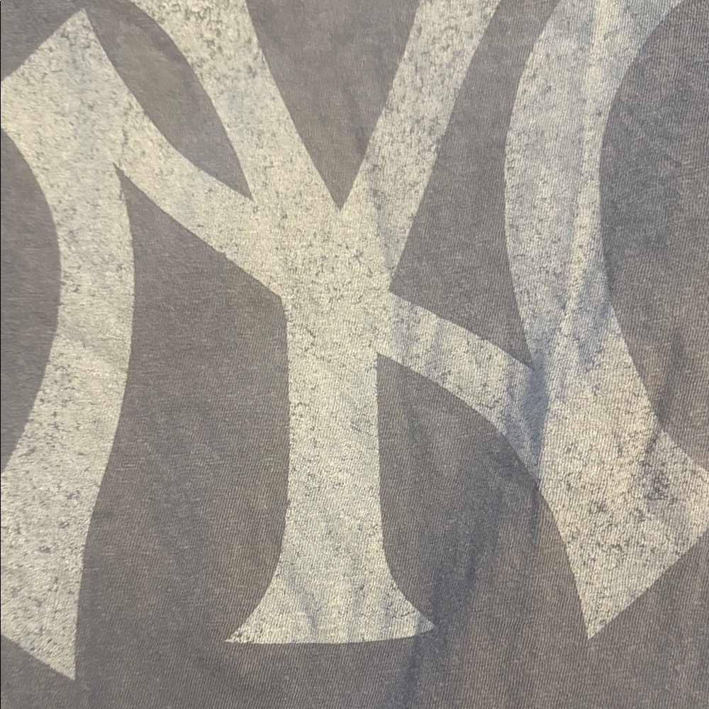 Ladies medium NY Logo Long Sleeve Shirt - Picture 3 of 3